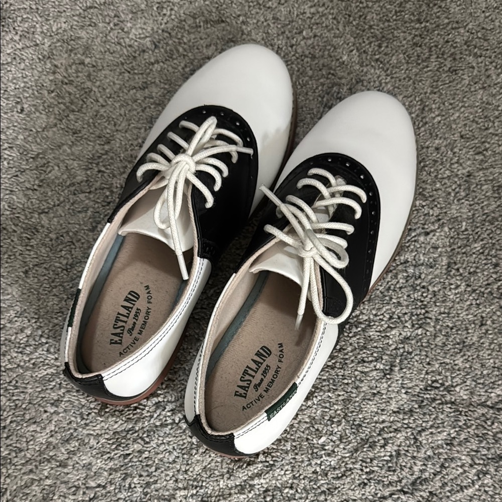 Brand New Eastland Black and White Flats Timeless Design